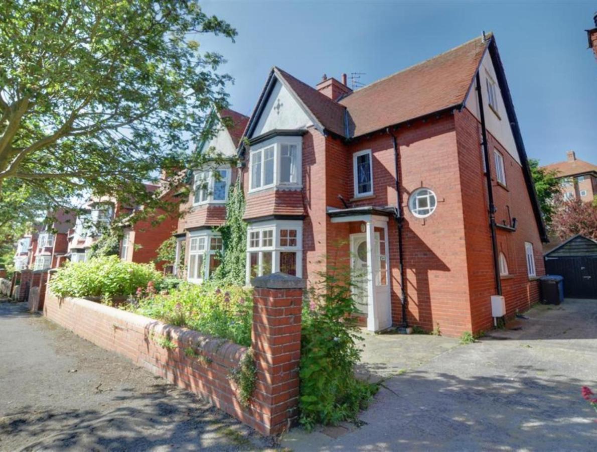 Large 5 Bed House In Scarborough Near The Beach, Large Garden & Hot Tub Exteriér fotografie