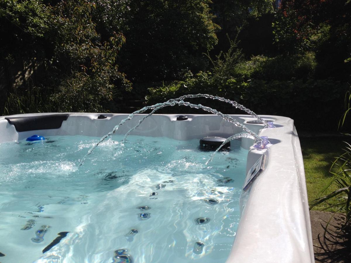 Large 5 Bed House In Scarborough Near The Beach, Large Garden & Hot Tub Exteriér fotografie