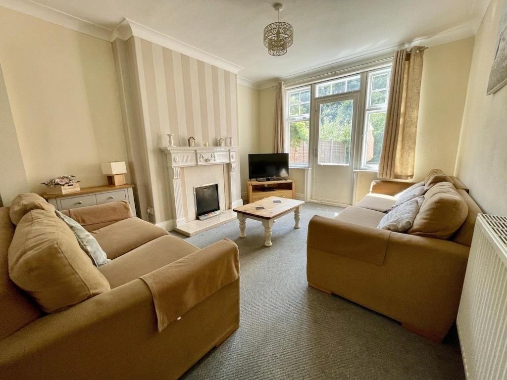 Large 5 Bed House In Scarborough Near The Beach, Large Garden & Hot Tub Exteriér fotografie