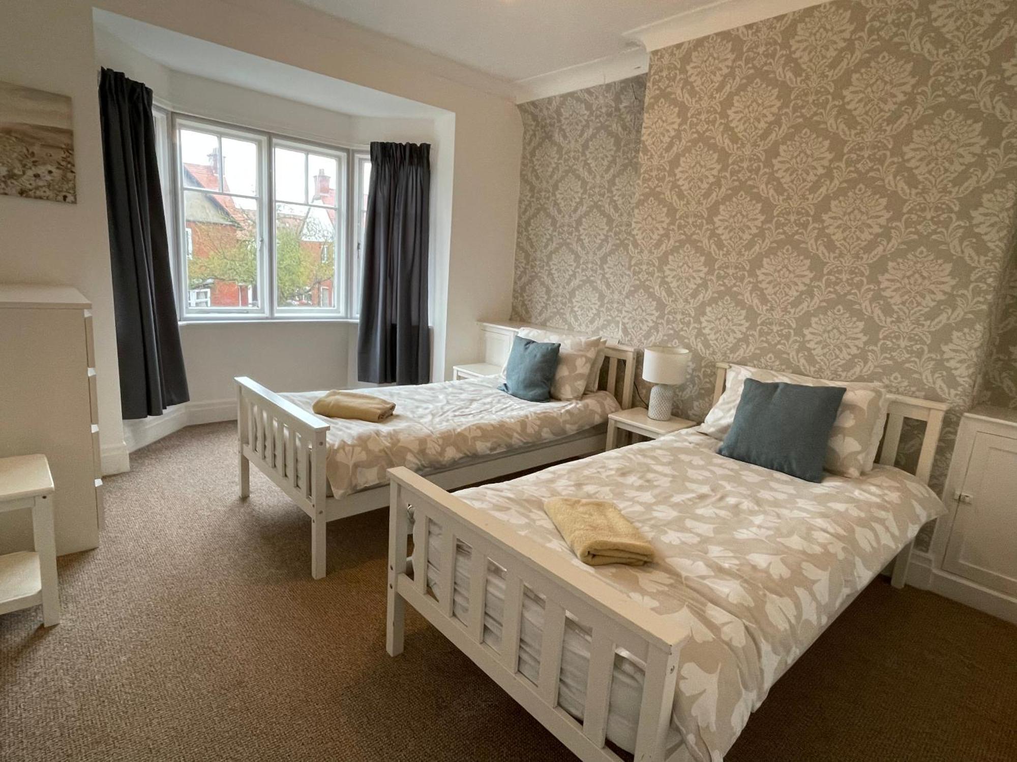 Large 5 Bed House In Scarborough Near The Beach, Large Garden & Hot Tub Exteriér fotografie