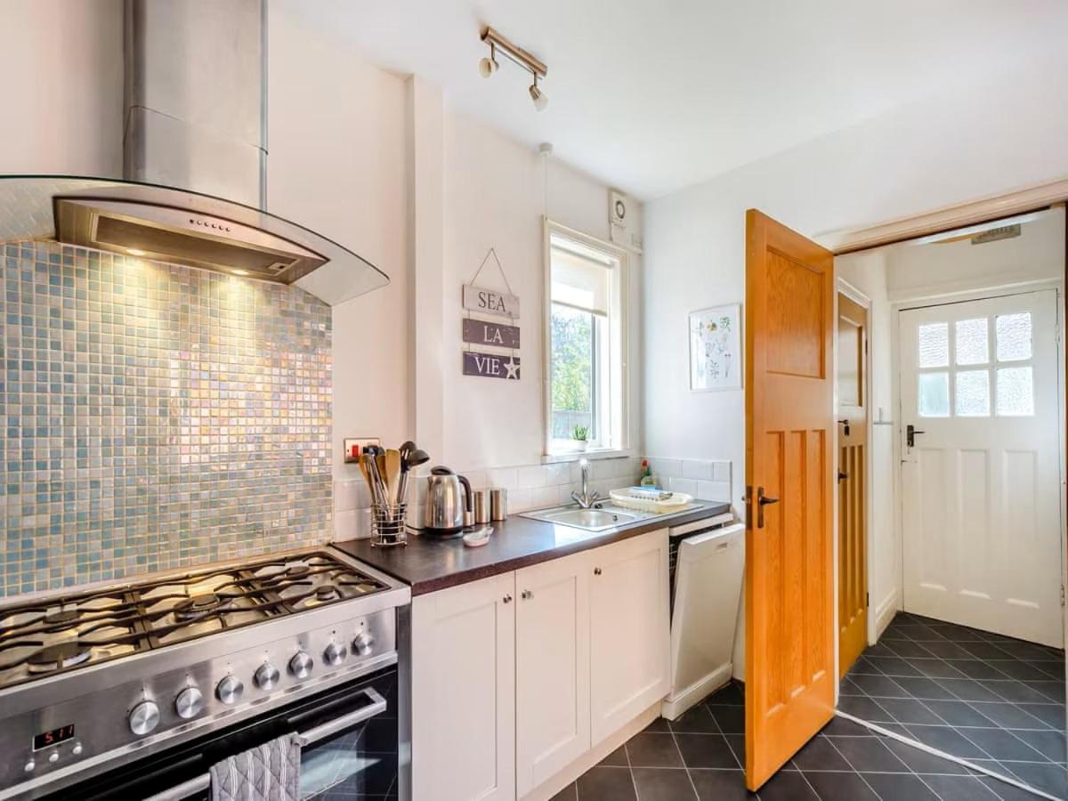 Large 5 Bed House In Scarborough Near The Beach, Large Garden & Hot Tub Exteriér fotografie