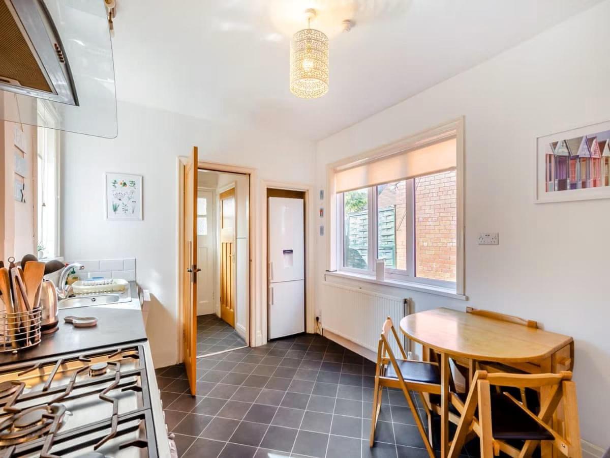 Large 5 Bed House In Scarborough Near The Beach, Large Garden & Hot Tub Exteriér fotografie